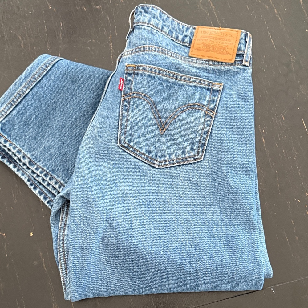 Levi's Women's Straight Jeans in Light Blue Denim